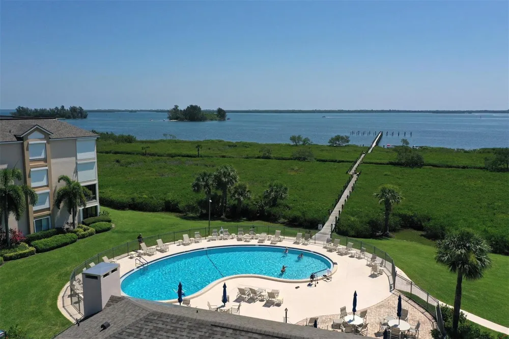 6175 S Mirror Lake Drive #301 Sebastian, FL 32958