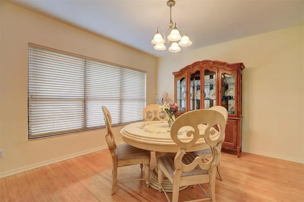6175 S Mirror Lake Drive #301 Sebastian, FL 32958
