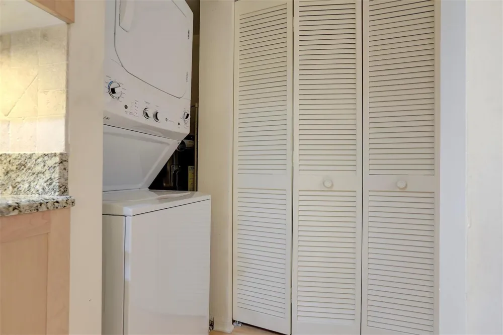 6175 S Mirror Lake Drive #301 Sebastian, FL 32958