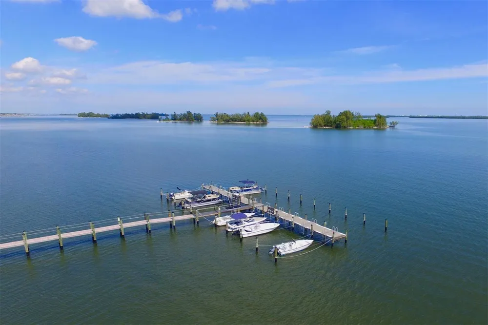 6175 S Mirror Lake Drive #301 Sebastian, FL 32958