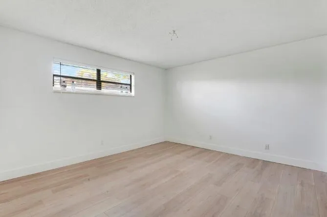 360 Wilma Circle #7 Riviera Beach, FL 33404