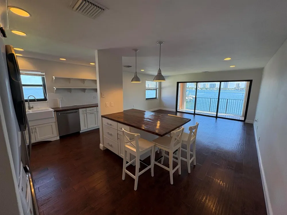 360 Wilma Circle #5 Riviera Beach, FL 33404