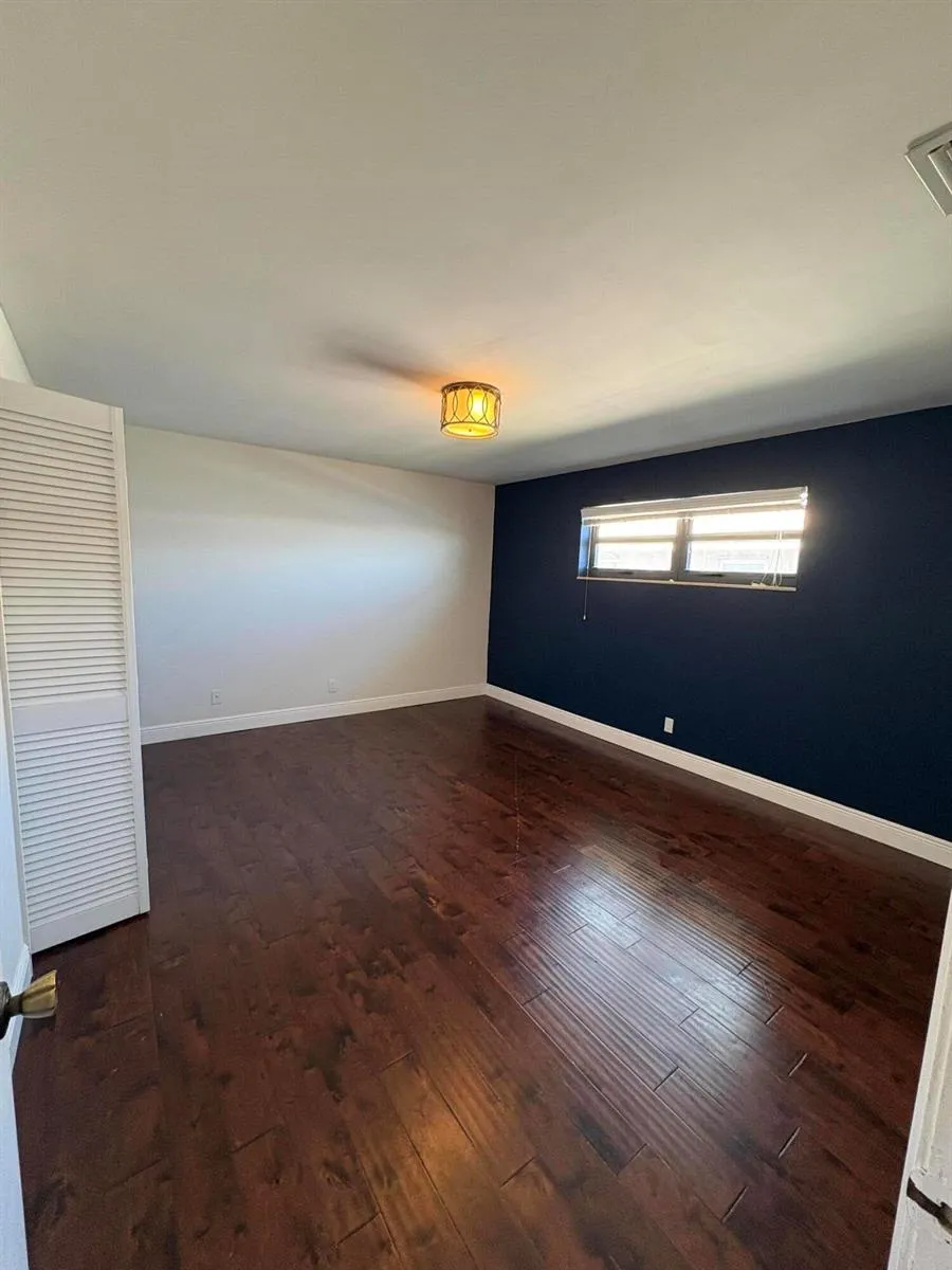 360 Wilma Circle #5 Riviera Beach, FL 33404