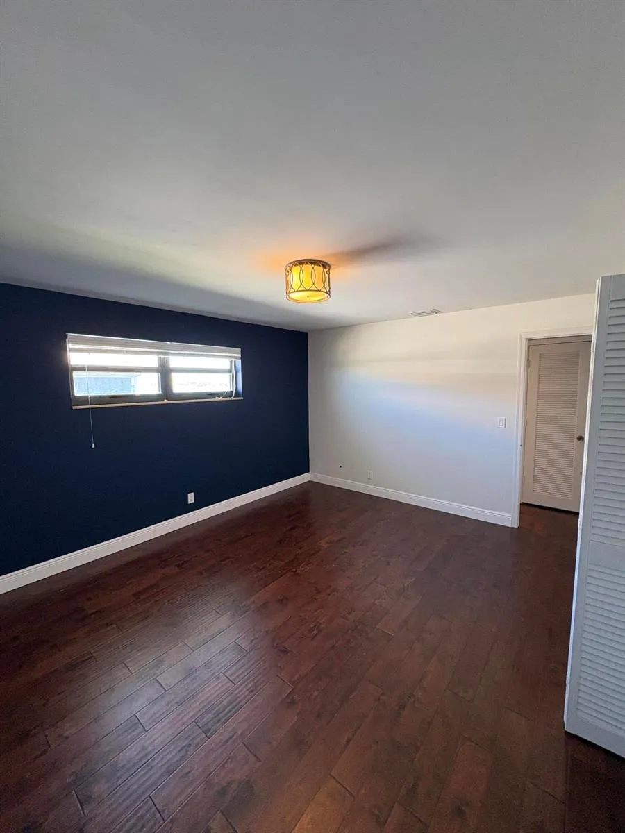 360 Wilma Circle #5 Riviera Beach, FL 33404