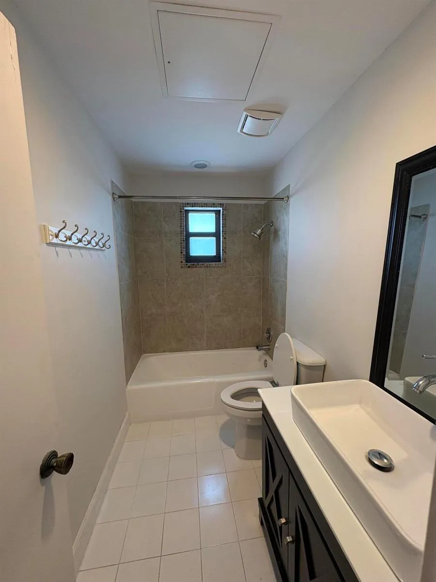 360 Wilma Circle #5 Riviera Beach, FL 33404