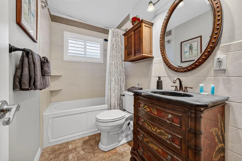 2081 NE 25th Street Lighthouse Point, FL 33064