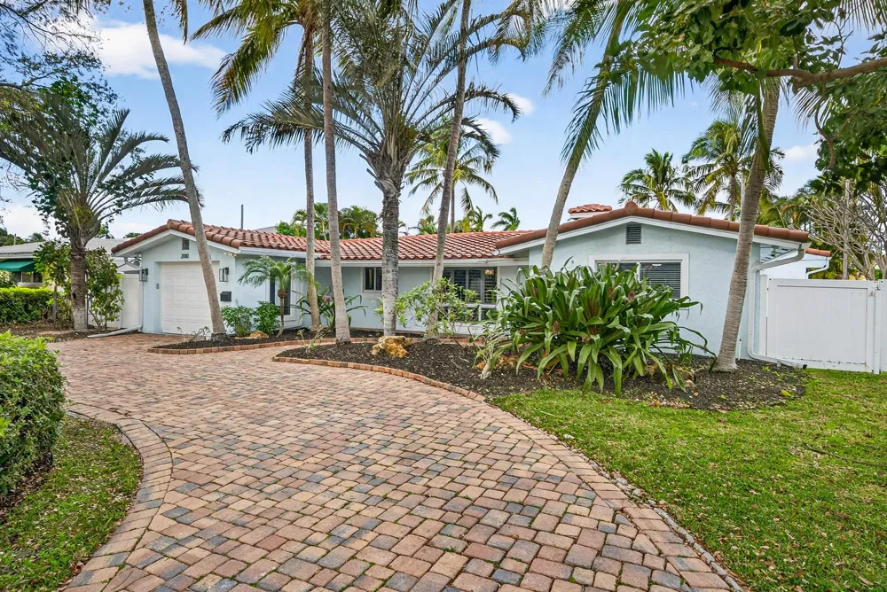 2081 NE 25th Street Lighthouse Point, FL 33064