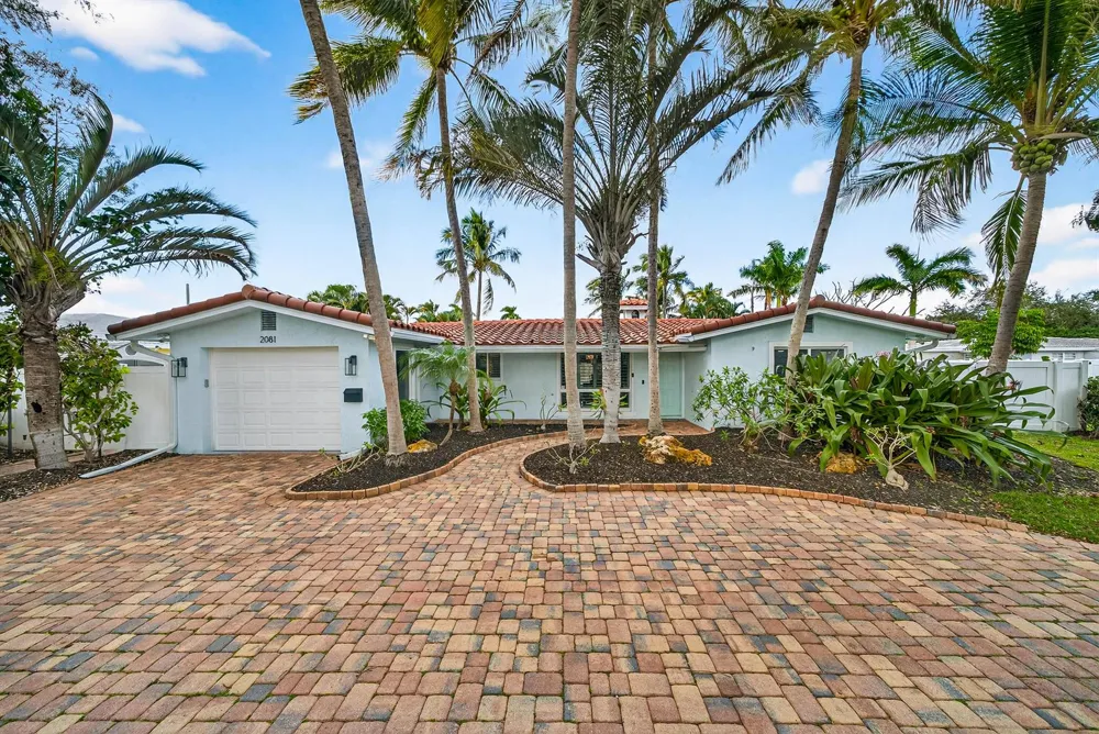 2081 NE 25th Street Lighthouse Point, FL 33064