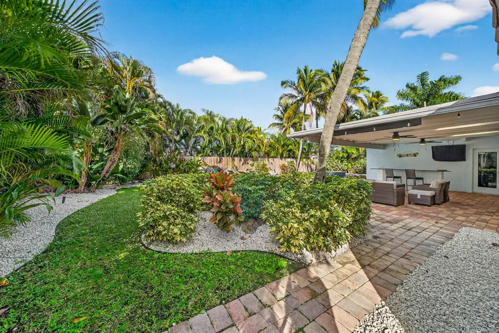 2081 NE 25th Street Lighthouse Point, FL 33064