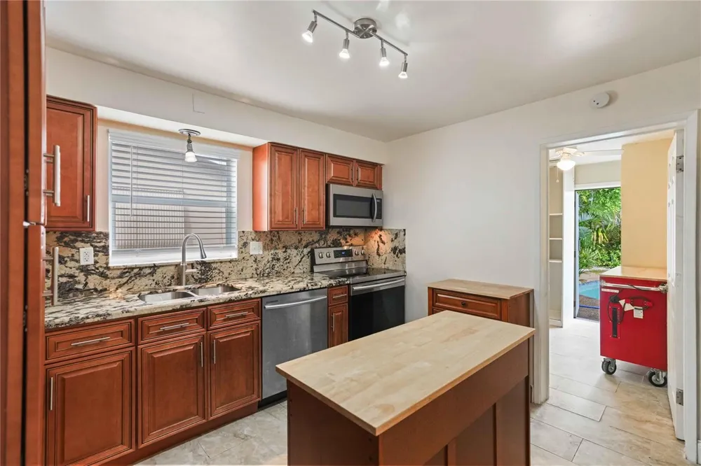51 NE 49th Street Fort Lauderdale, FL 33334