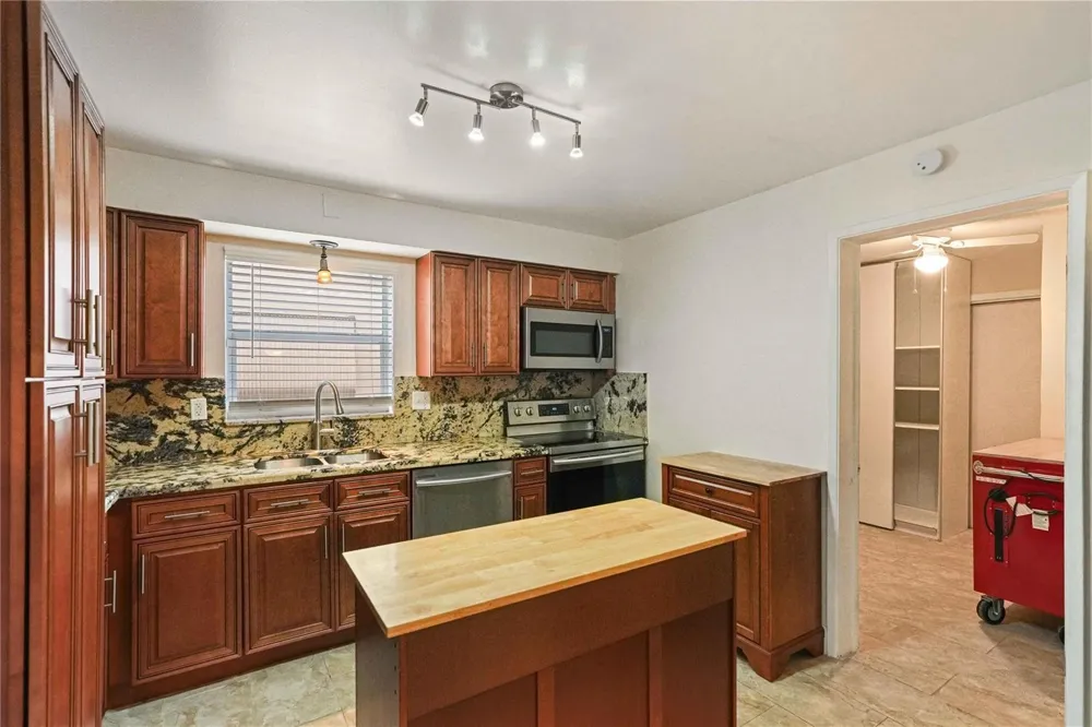 51 NE 49th Street Fort Lauderdale, FL 33334