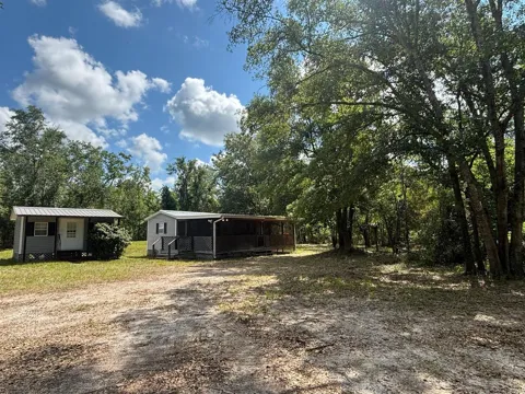 423 NW Bright Lake Court