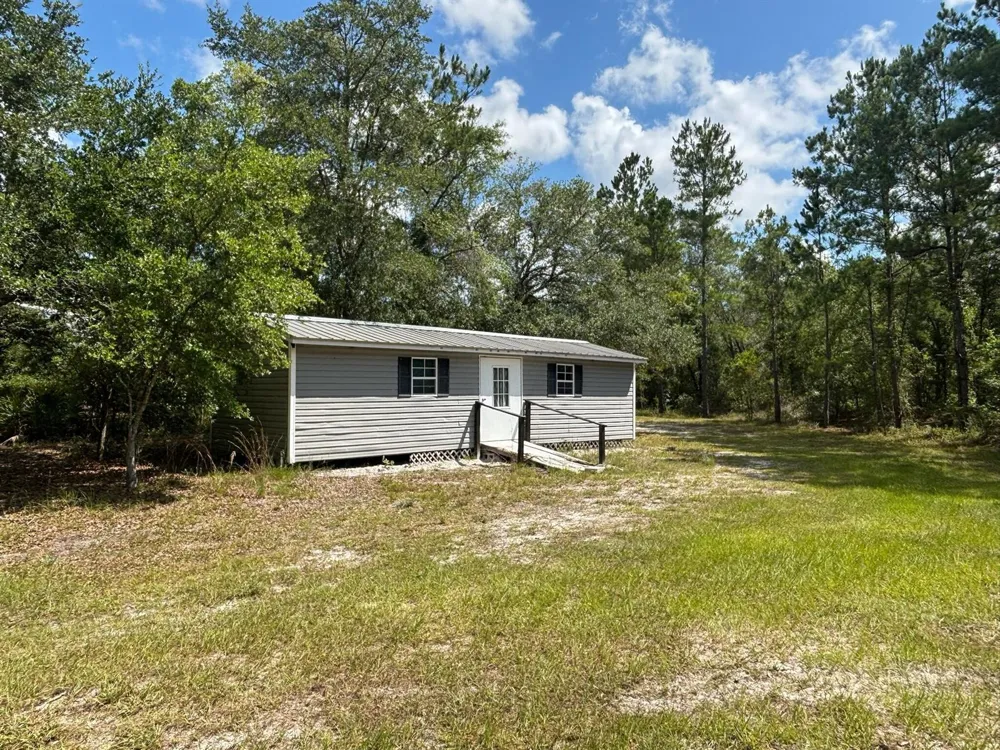 423 NW Bright Lake Court 