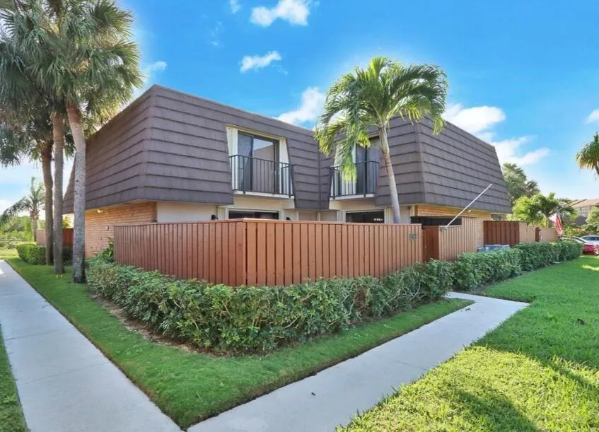 2117 21st Court Jupiter, FL 33477