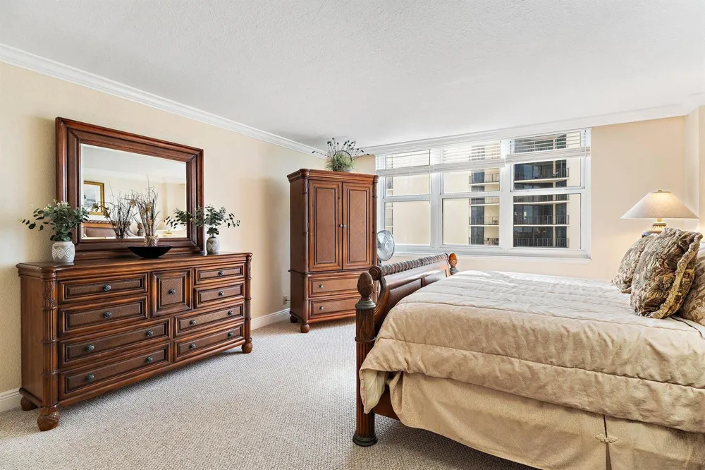 5440 Ocean Drive #907 Singer Island, FL 33404