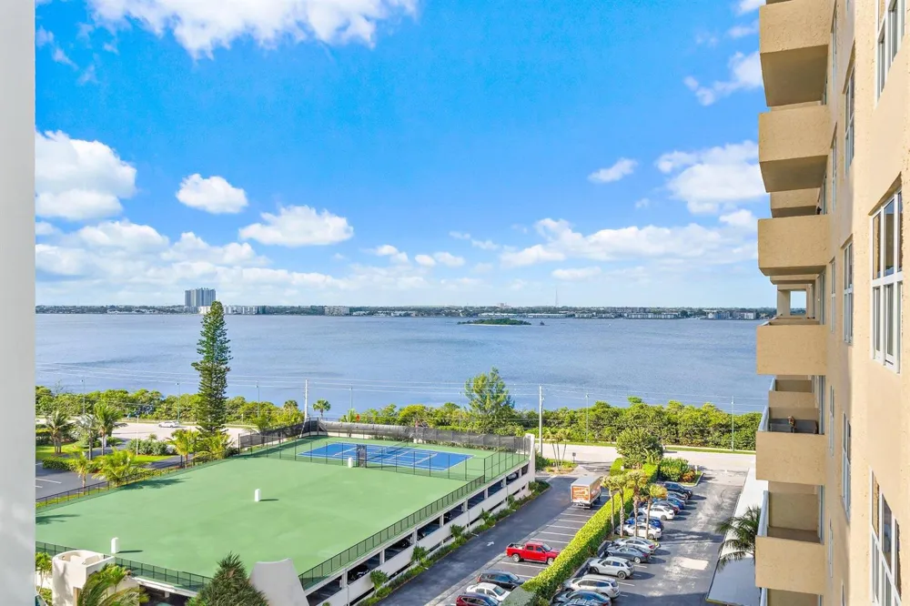 5440 Ocean Drive #907 Singer Island, FL 33404