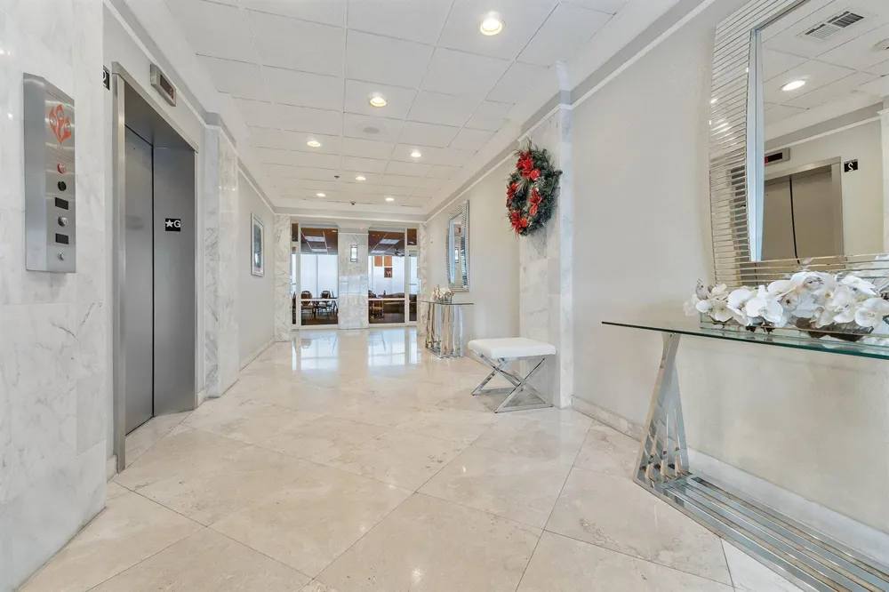 5440 Ocean Drive #907 Singer Island, FL 33404