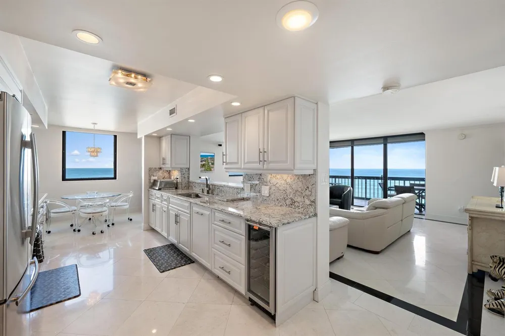 5380 Ocean Drive #19e Singer Island, FL 33404