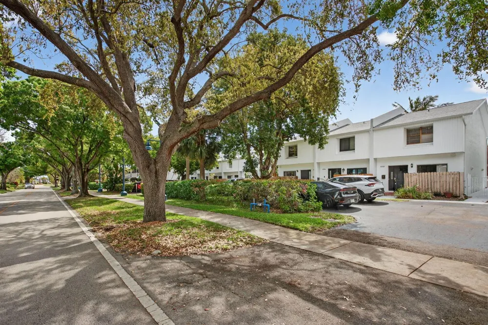 2122 NE 44th Street Lighthouse Point, FL 33064
