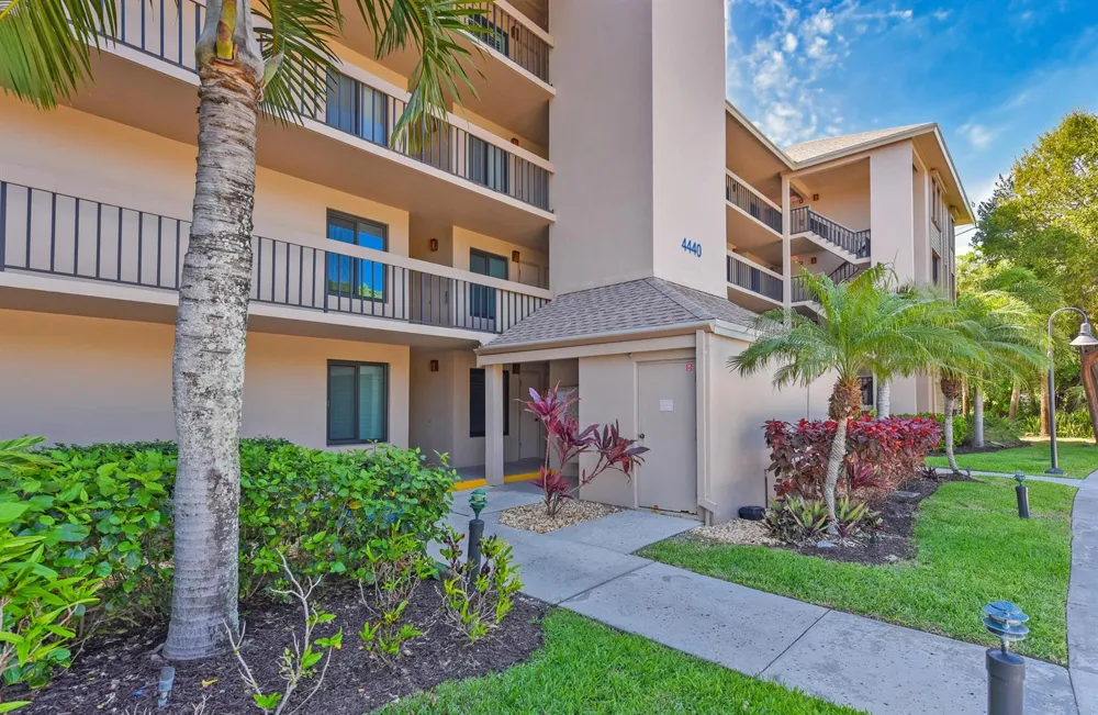 4440 NE Sandpebble Trace #104 Stuart, FL 34996