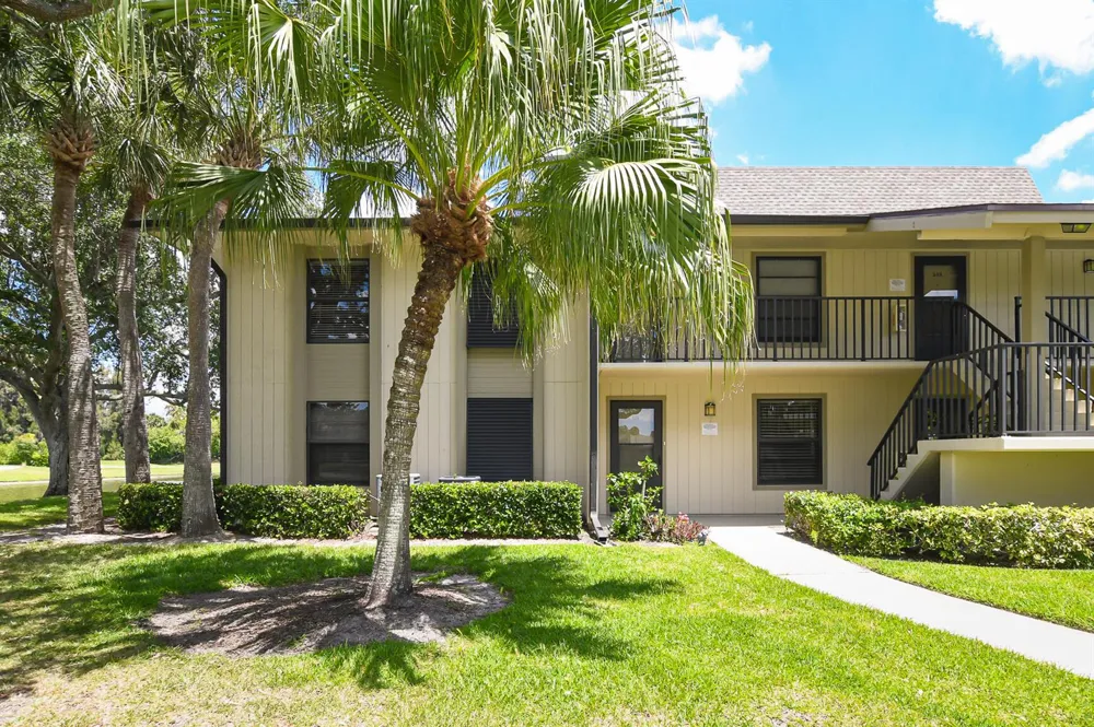 20 Plantation Drive #101 Vero Beach, FL 32966