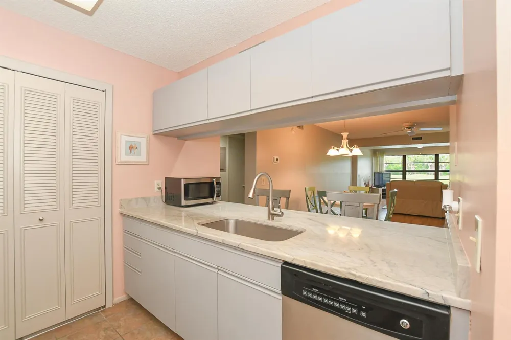 20 Plantation Drive #101 Vero Beach, FL 32966