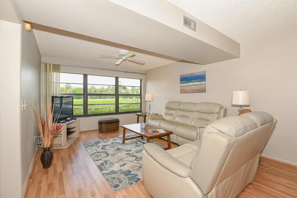 20 Plantation Drive #101 Vero Beach, FL 32966