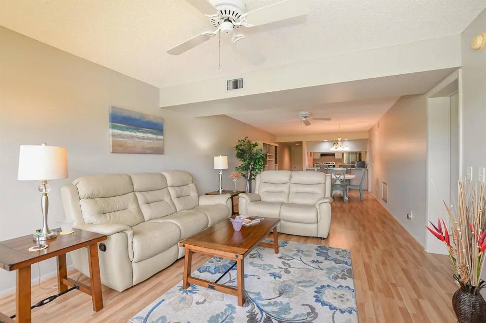 20 Plantation Drive #101 Vero Beach, FL 32966