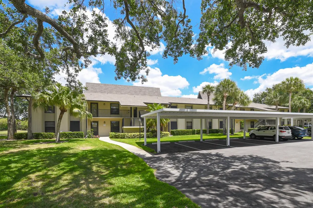 20 Plantation Drive #101 Vero Beach, FL 32966