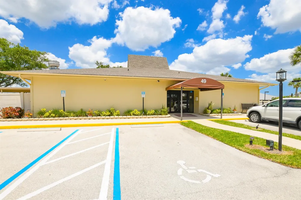20 Plantation Drive #101 Vero Beach, FL 32966