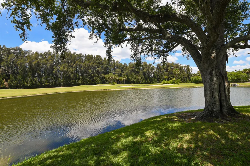 20 Plantation Drive #101 Vero Beach, FL 32966