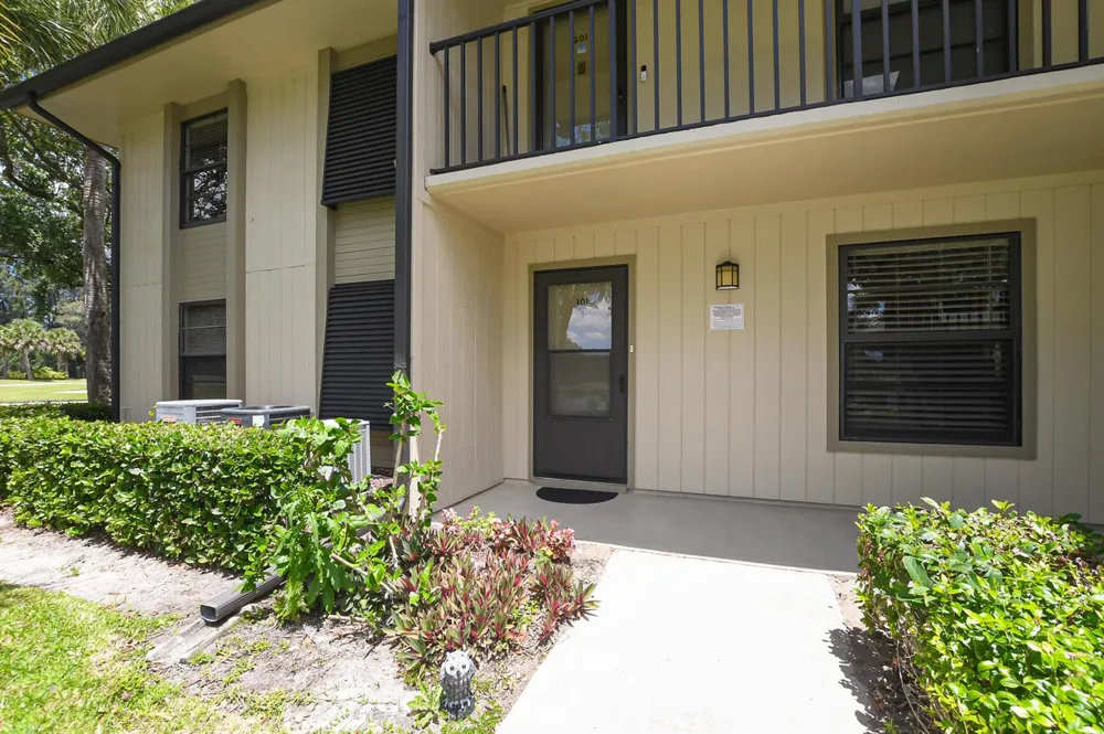 20 Plantation Drive #101 Vero Beach, FL 32966