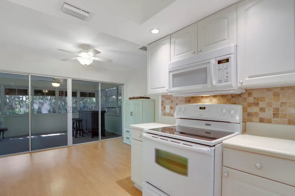 8574 SE Seagrape Way Hobe Sound, FL 33455