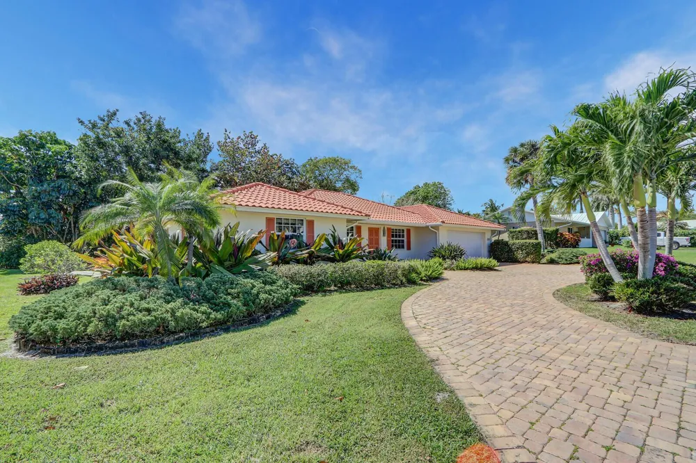 8574 SE Seagrape Way Hobe Sound, FL 33455