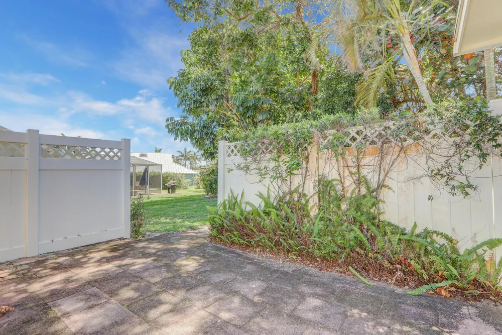 8574 SE Seagrape Way Hobe Sound, FL 33455