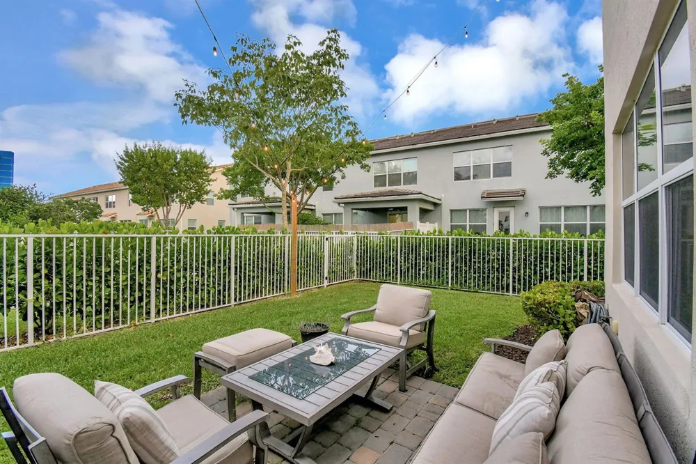 1105 Banyan Drive Hollywood, FL 33021