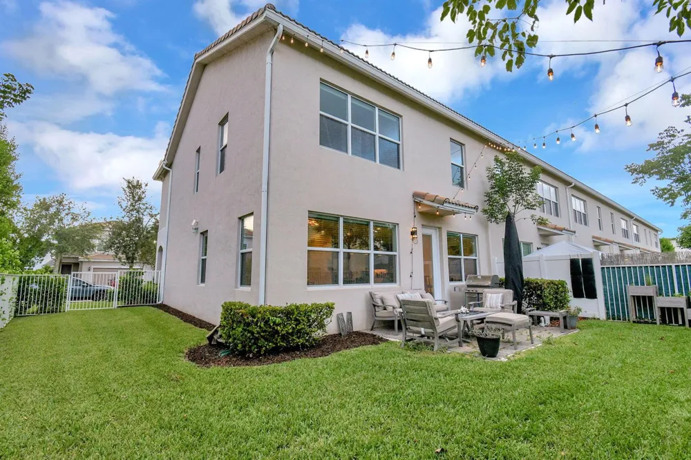 1105 Banyan Drive Hollywood, FL 33021