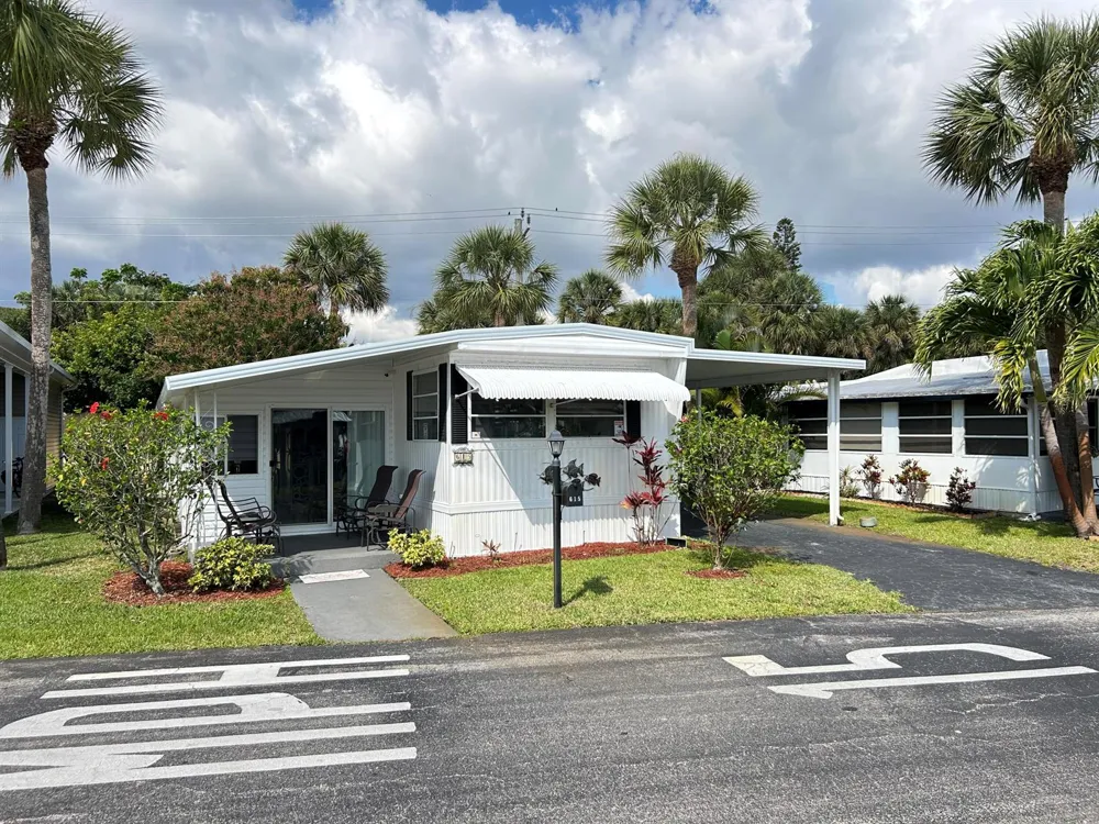 615 Alamanda Lane Deerfield Beach, FL 33442