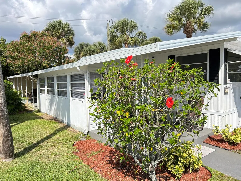 615 Alamanda Lane Deerfield Beach, FL 33442