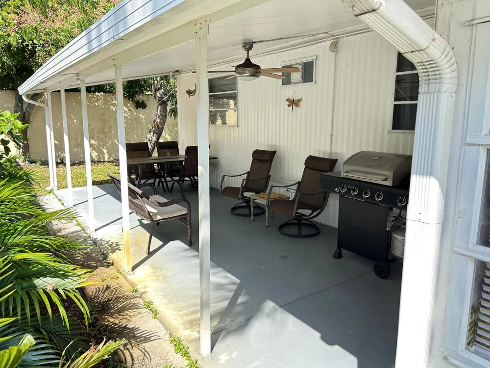 615 Alamanda Lane Deerfield Beach, FL 33442