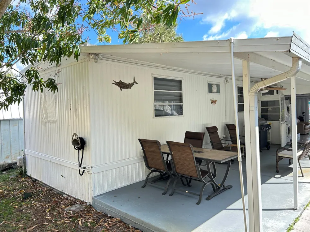615 Alamanda Lane Deerfield Beach, FL 33442