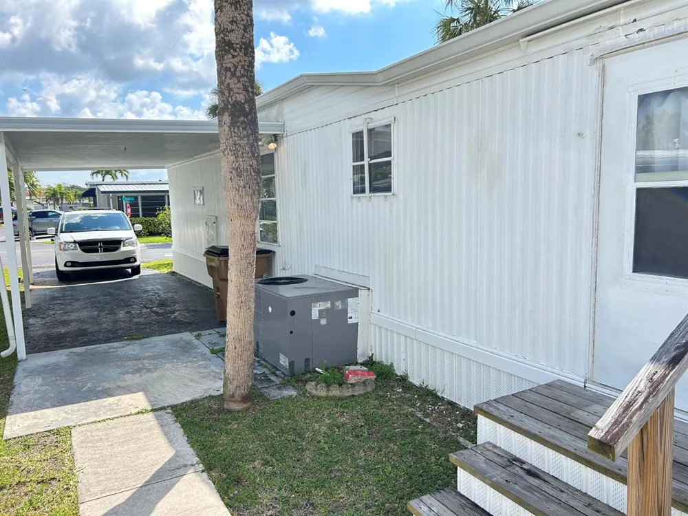615 Alamanda Lane Deerfield Beach, FL 33442