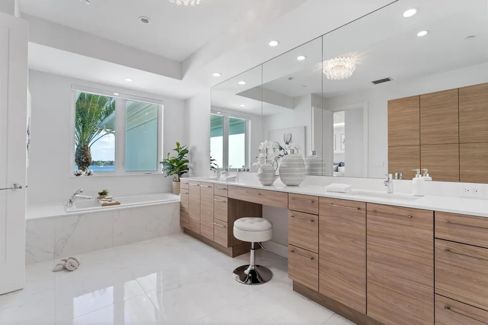 100 Water Club Court North Palm Beach, FL 33408