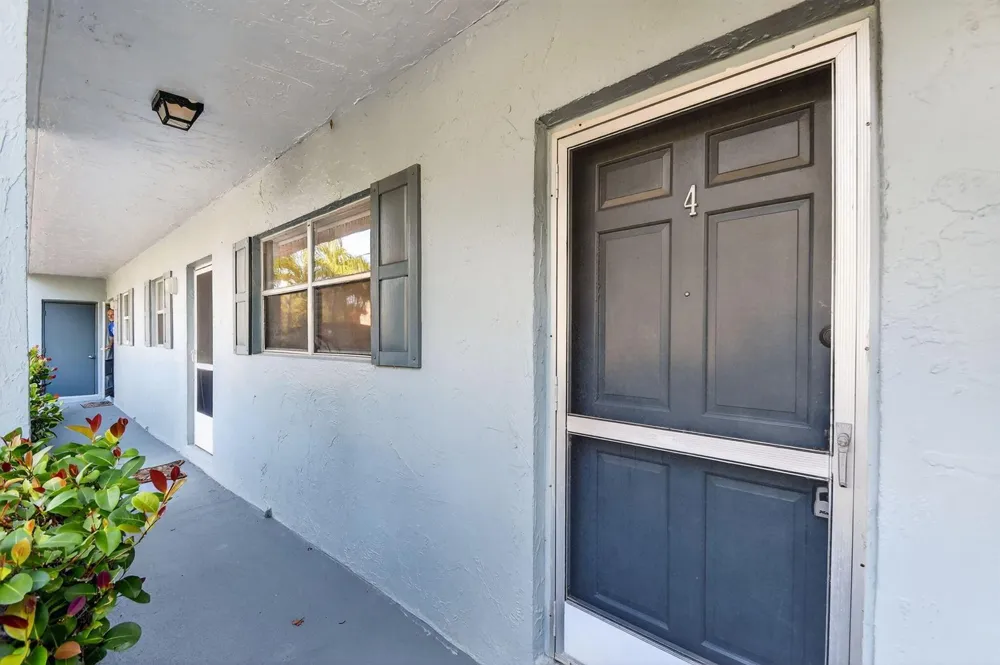 1432 S Lakeside Drive #4 