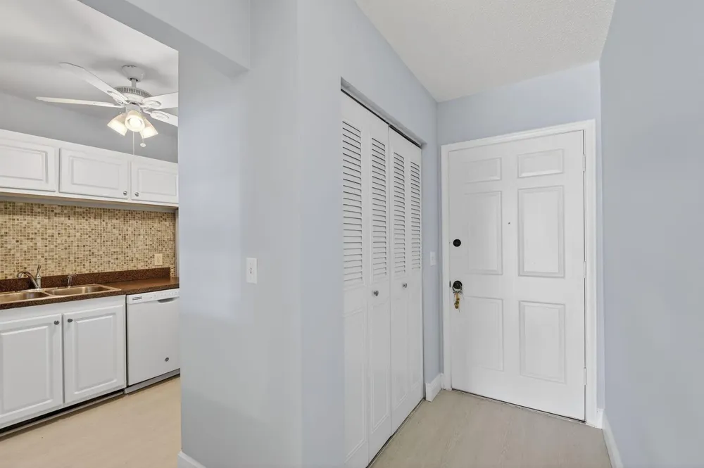 1432 S Lakeside Drive #4 