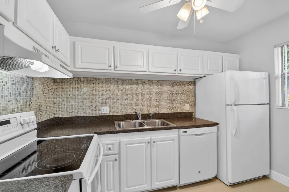 1432 S Lakeside Drive #4 
