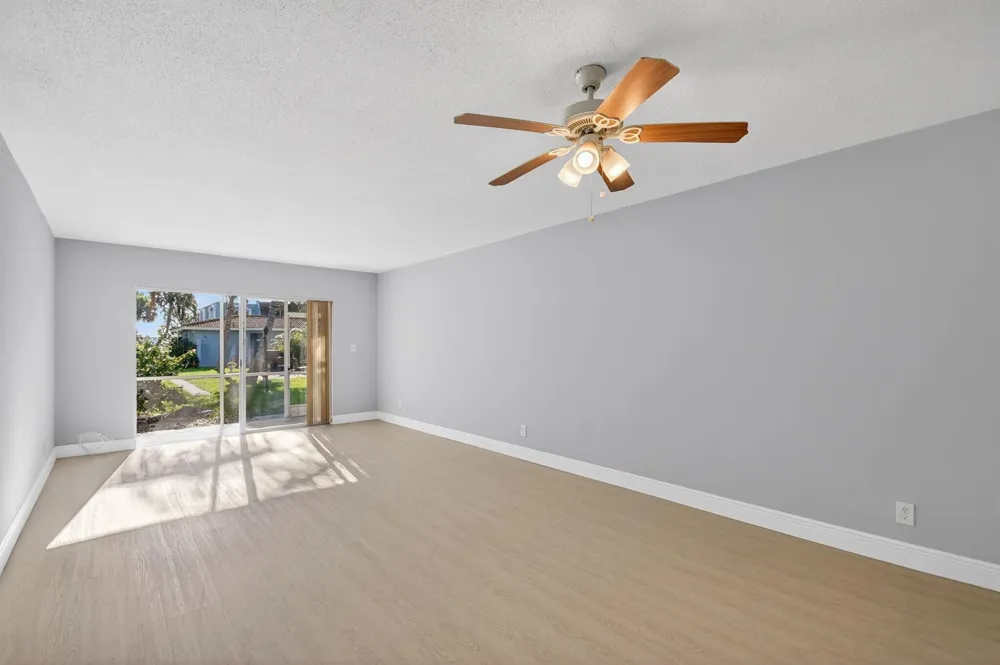 1432 S Lakeside Drive #4 