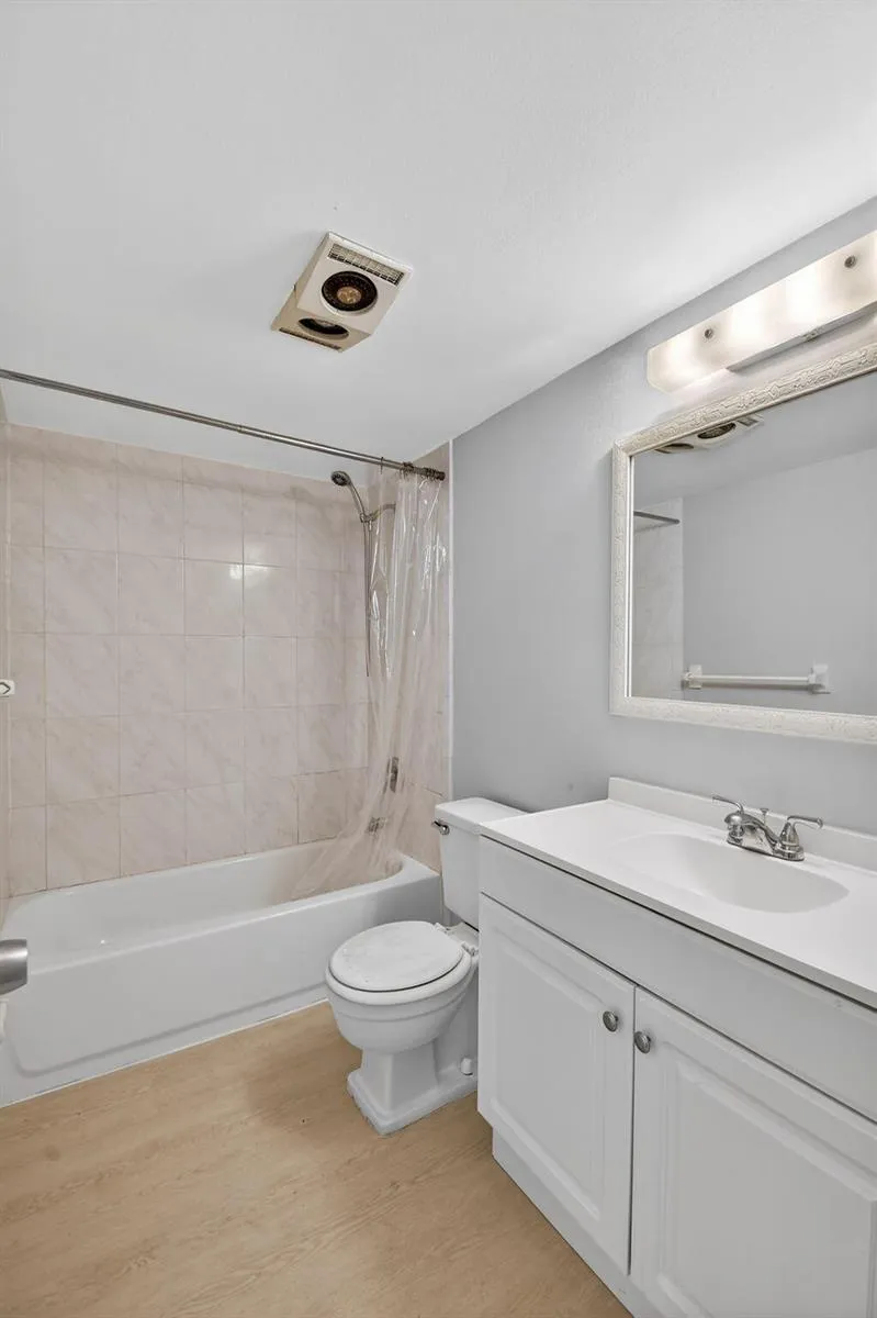 1432 S Lakeside Drive #4 