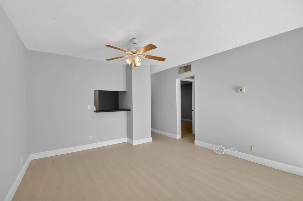 1432 S Lakeside Drive #4 