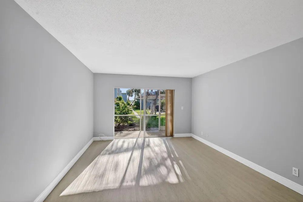 1432 S Lakeside Drive #4 